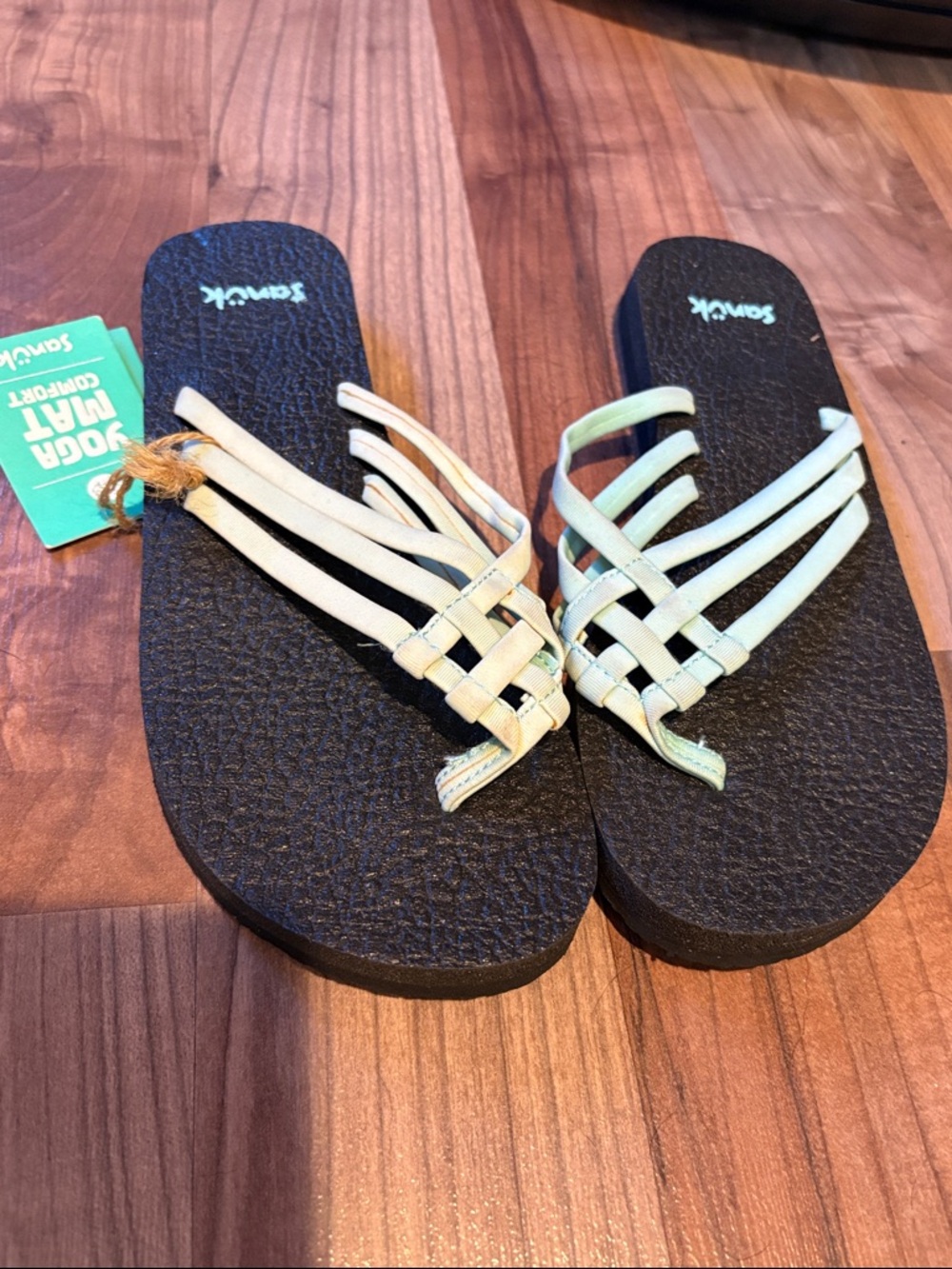 sanuk sandals women size 6 Flip Flops Flat Soles Comfort